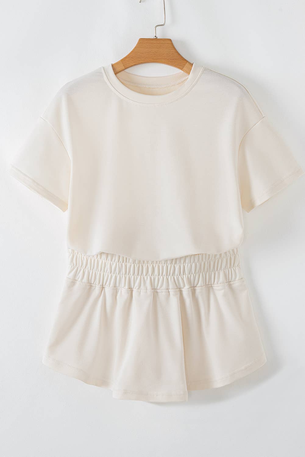 2pcs Cropped Tee and Ruffle High Waist Skort Set